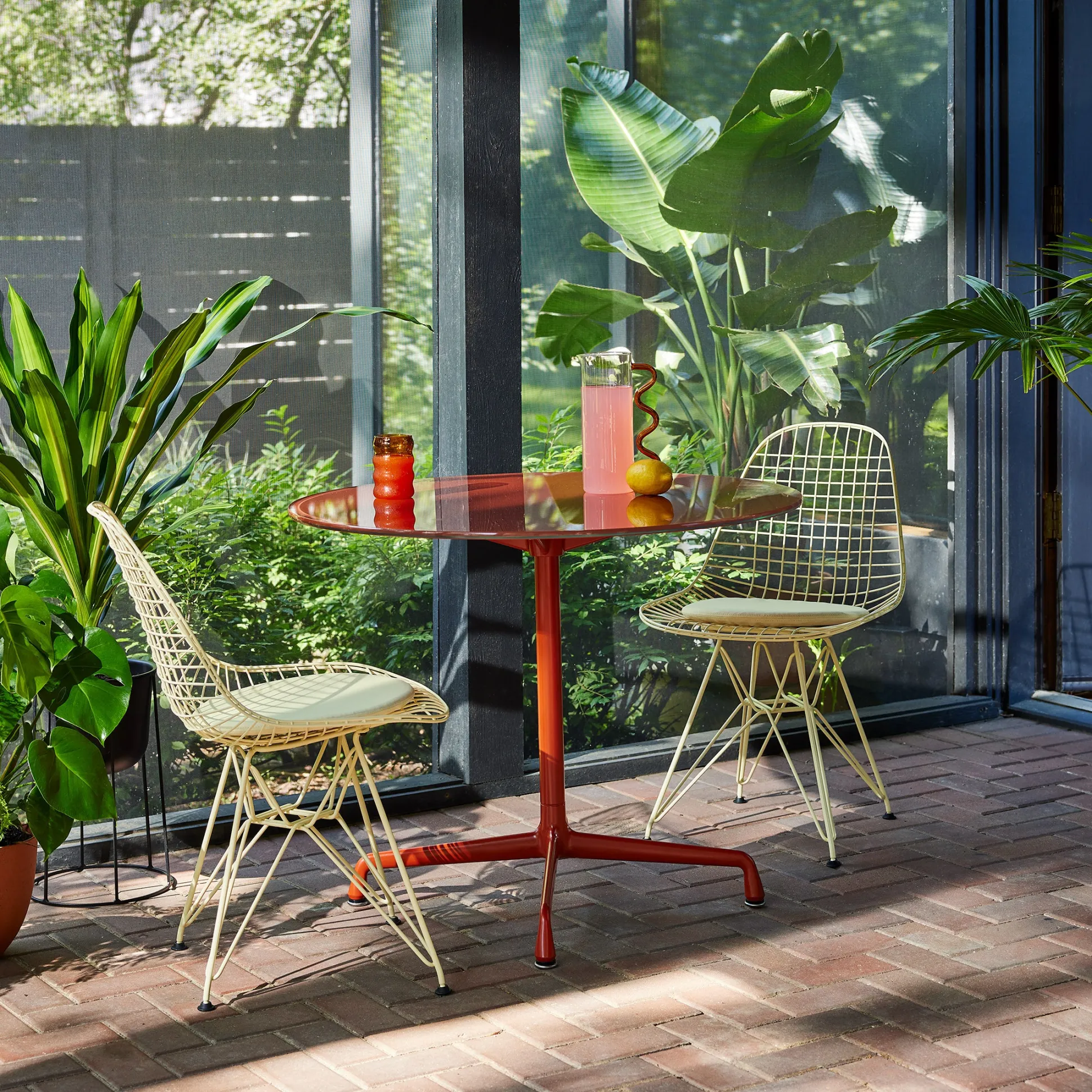 Herman Miller x HAY Eames Universal Base Round Table