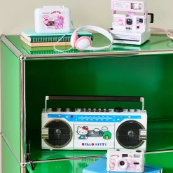 Retrospekt Hello Kitty Polaroid 600 Instant Camera